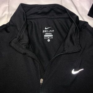Nike Men’s lightweight Dri Fit Quarter Zip Size XL